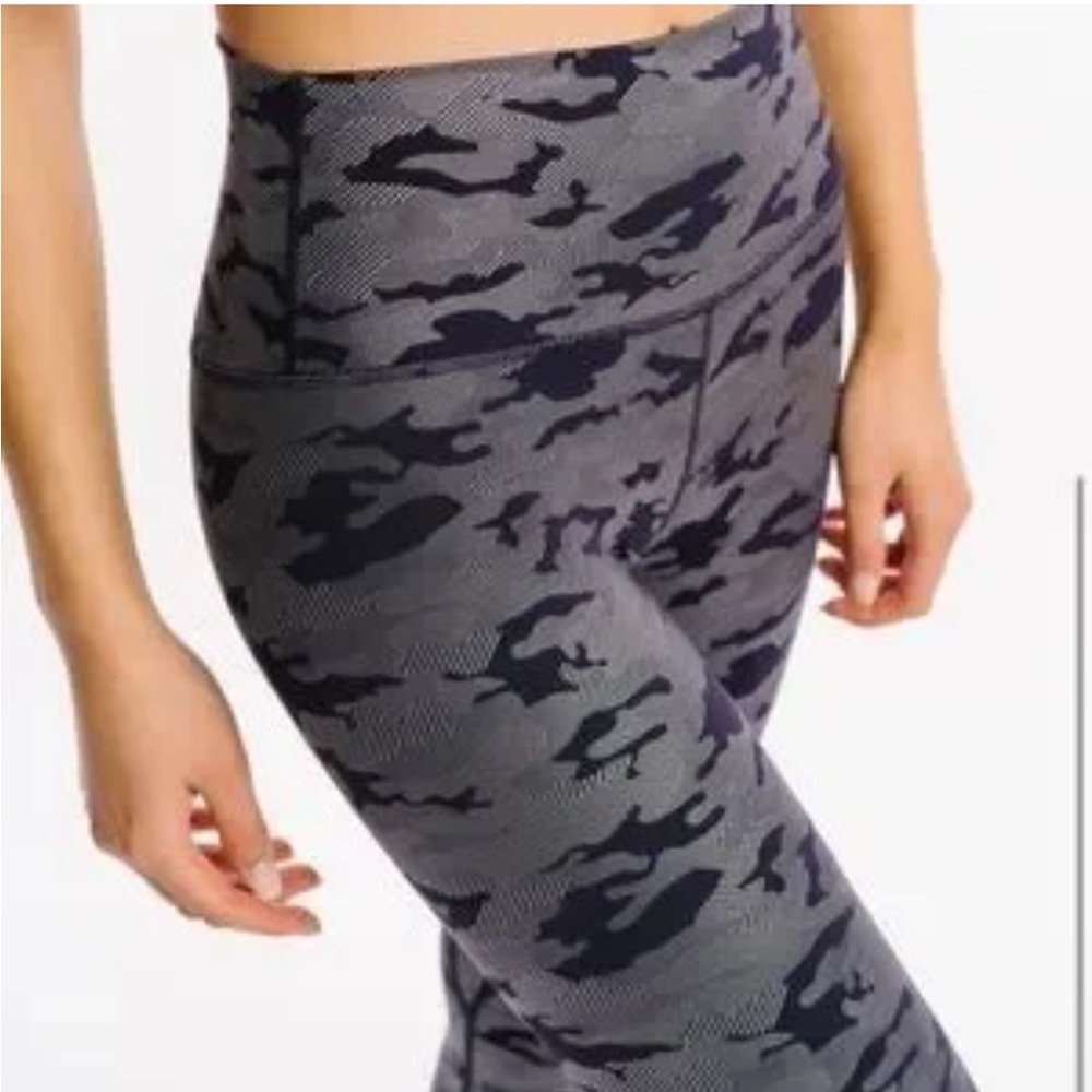 Zyia Camo Supreme High-rise 7/8 Leggings size 6-8 - Picture 10 of 10